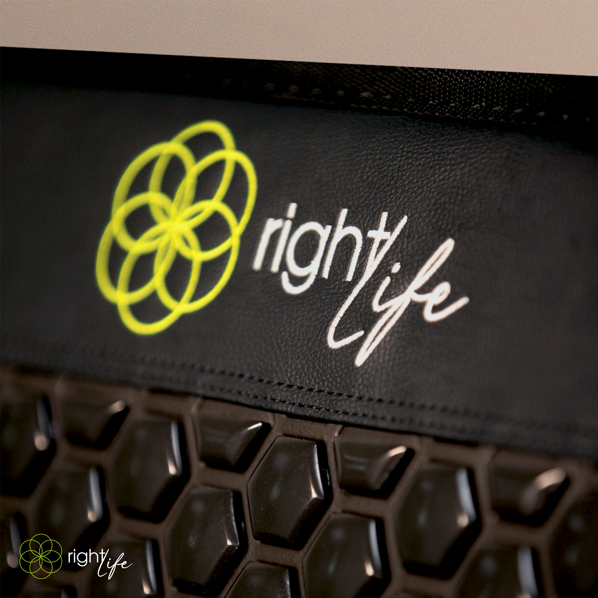 rightLife Chair Mat – Magnetfeldmatte mit Infrarot Tiefenwärme, PEMF (pulsierende Magnetfelder), Turmalin-Steinen und negativen Ionen