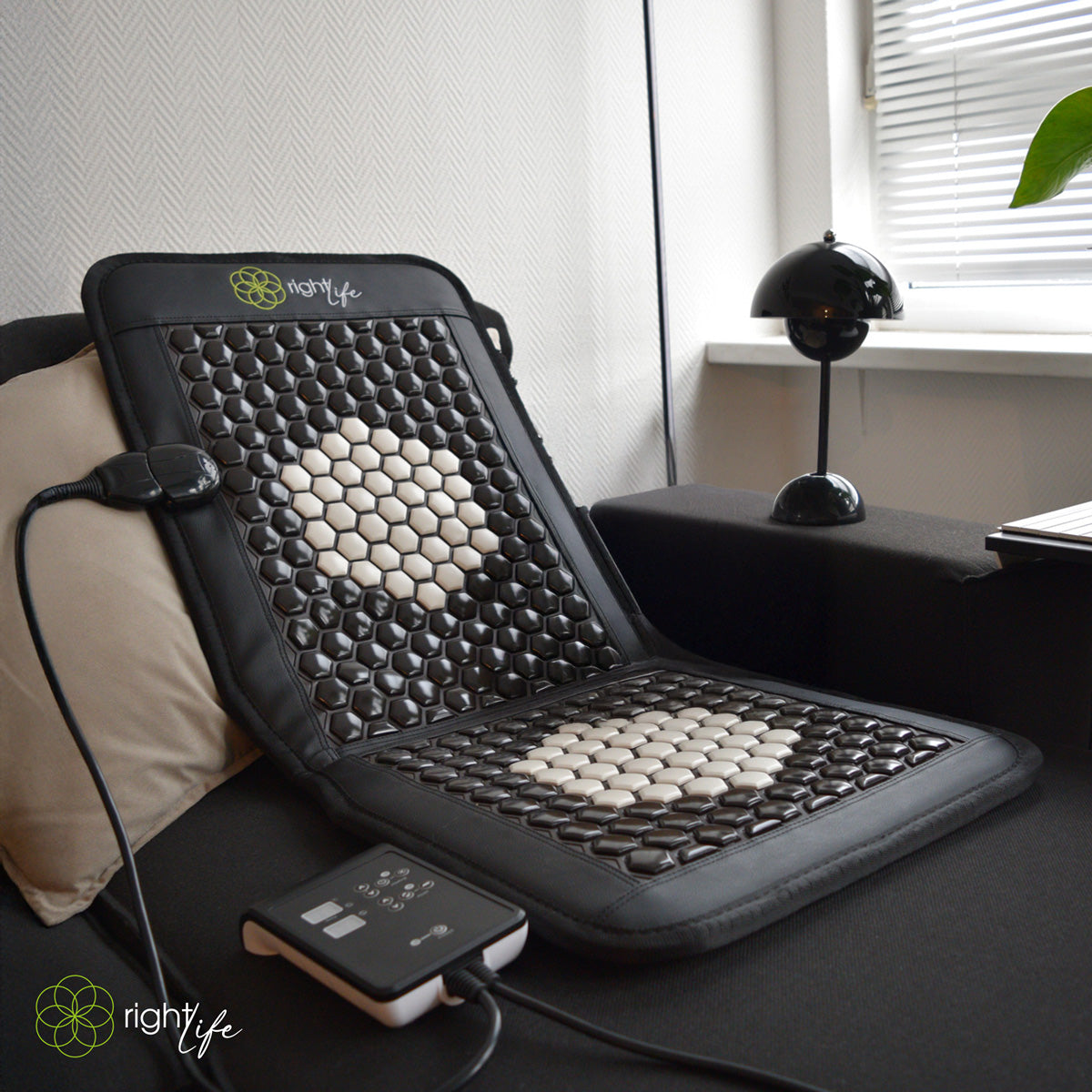 rightLife Chair Mat – Magnetfeldmatte mit Infrarot Tiefenwärme, PEMF (pulsierende Magnetfelder), Turmalin-Steinen und negativen Ionen